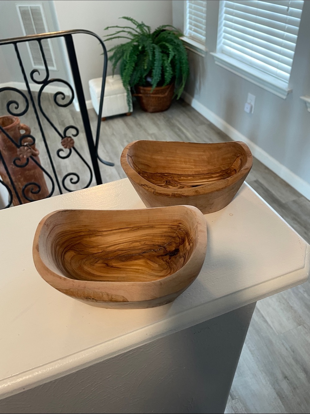 Hand-Carved Olive Wood Bowl Set - Natural Brown Wood Grain - Picture 2 of 6